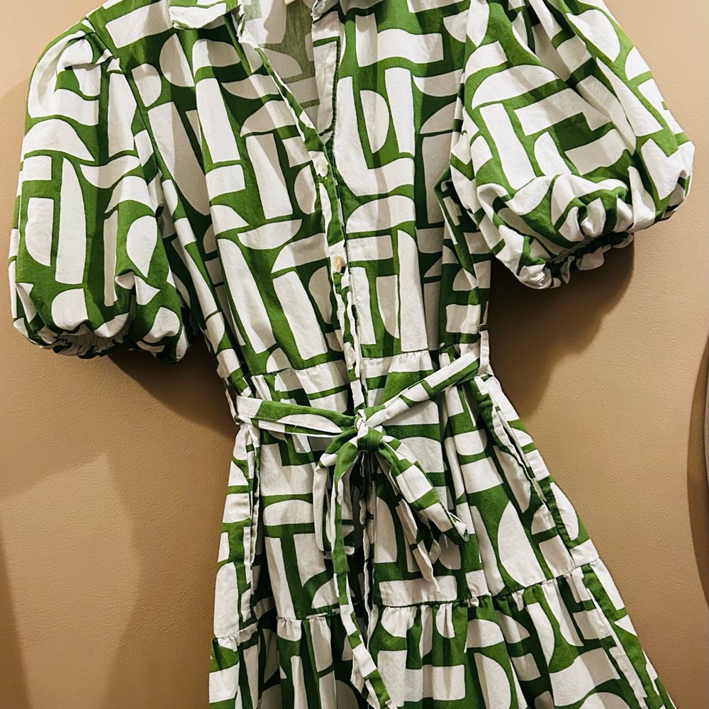 Jessica Simpson Green and White Geometric Long Sleeve Dress